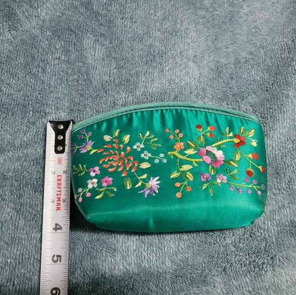 Silk embroidered clutch/ makeup bag - Picture 4 of 6